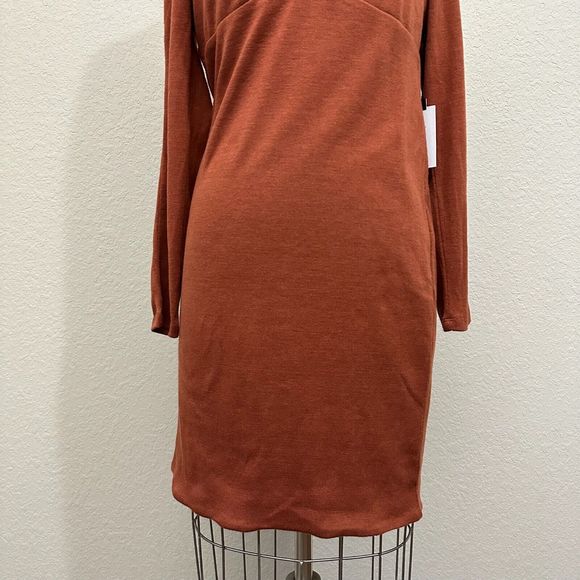 NWT ASTR The Label Wrap Neck Cutout Dress in Rosey Rust - Picture 4 of 12